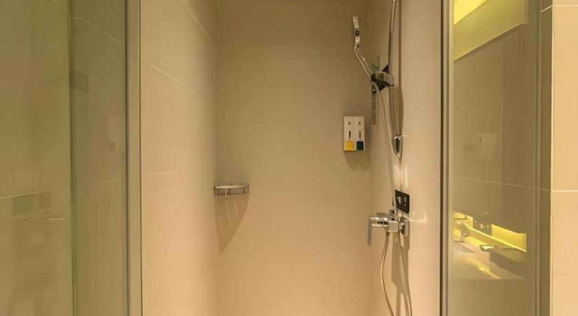 Bathroom 3, City Comfort Inn Nanning Anji Wanda Plaza, Nanning