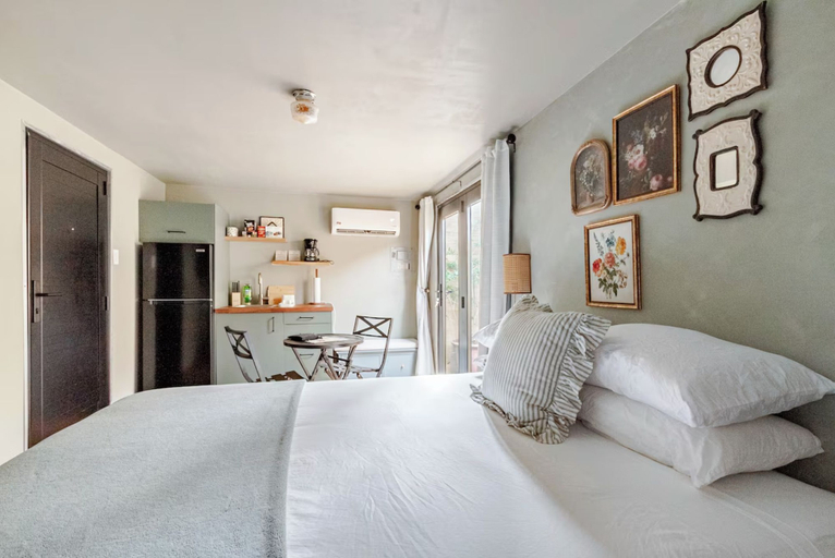 Bedroom 3, Sonsoleá Host