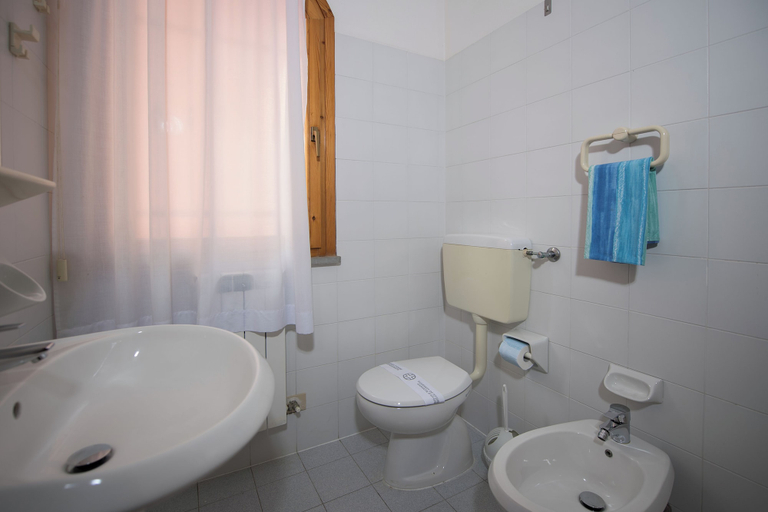 Bathroom 3, The Charming Marina Village Tipo3-3 Bedroom Villa 6 Persons, Ferrara