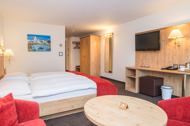 Bedroom 3, Hotel Täscherhof, Visp