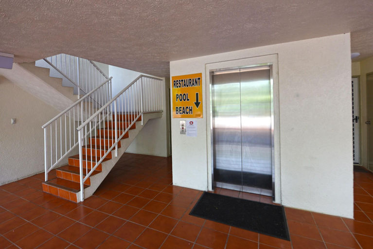 Public Area 3, Golden Sands Beachfront Apartment Resort, Cairns