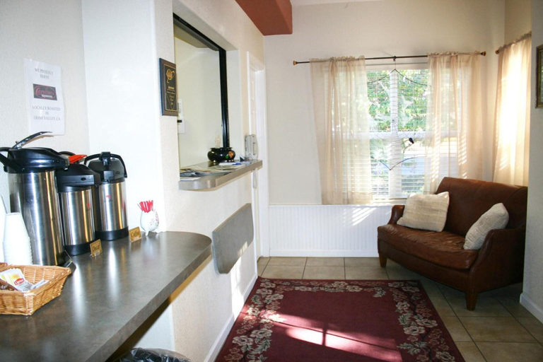 Public Area, Nevada City Inn, Nevada