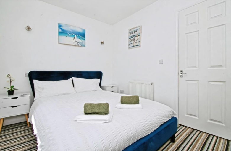 Room 1, Atlantic Reach Cosy 2-bed With Parking, Cornwall