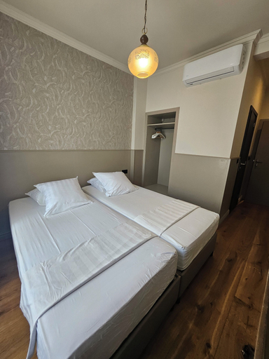 Room 2, Orange Parkway, Vlaams Brabant