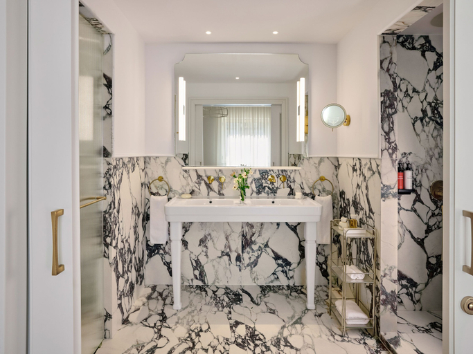 Bathroom 5, ATHENA Pallas, Attica