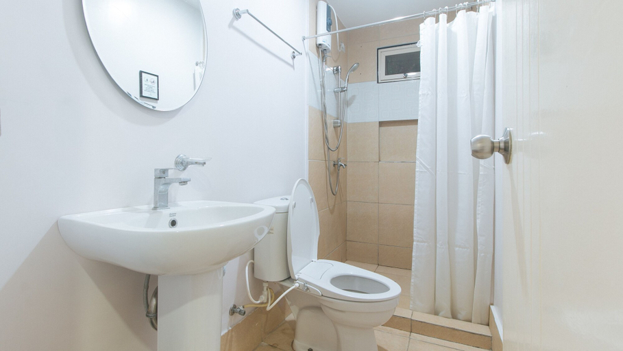 Bathroom 4, Catlea Inn, Pasay City