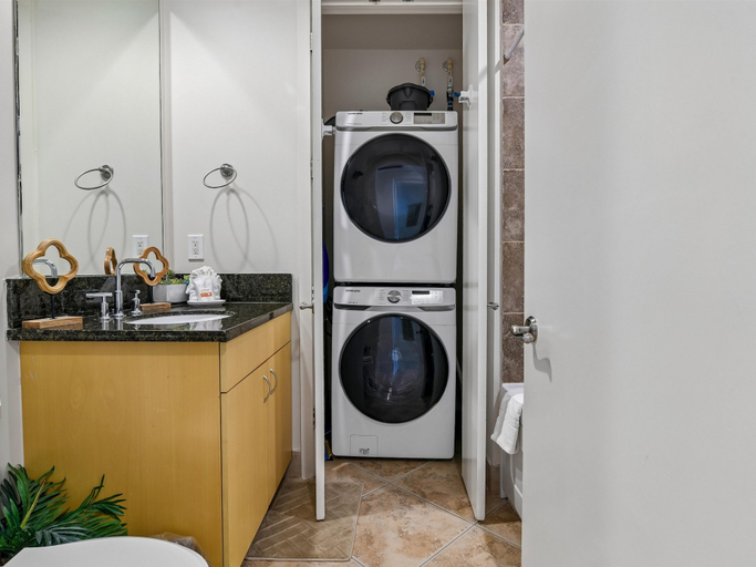 Bathroom 4, Western Waves by Ryson Vacation Rentals, Galveston