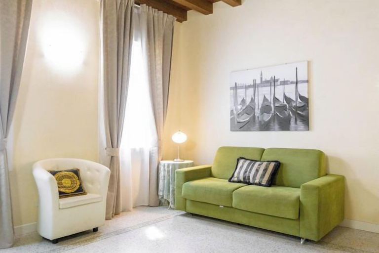 Others 3, Juliet House, Verona