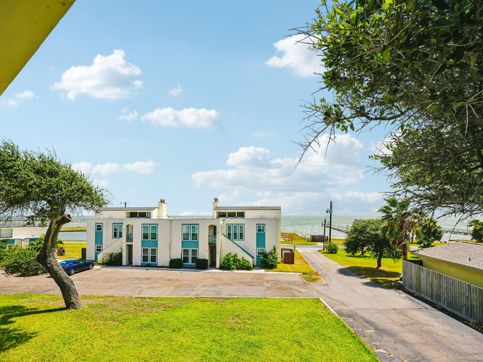 Exterior & Views 2, A Bay From It All by Miss Kitty’s, Aransas