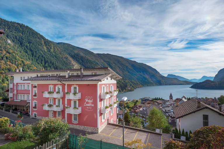 Exterior & Views 2, Hotel Londra, Trento