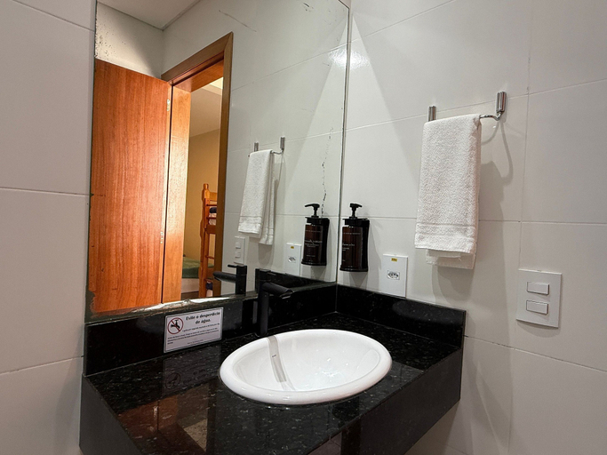 Bathroom 4, Maria Julia, Bombinhas