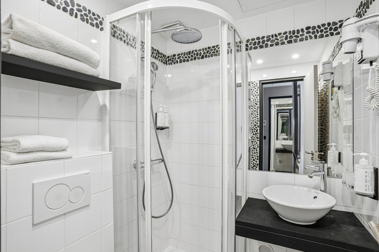Bathroom 4, Hôtel Excelsior Opéra, Paris