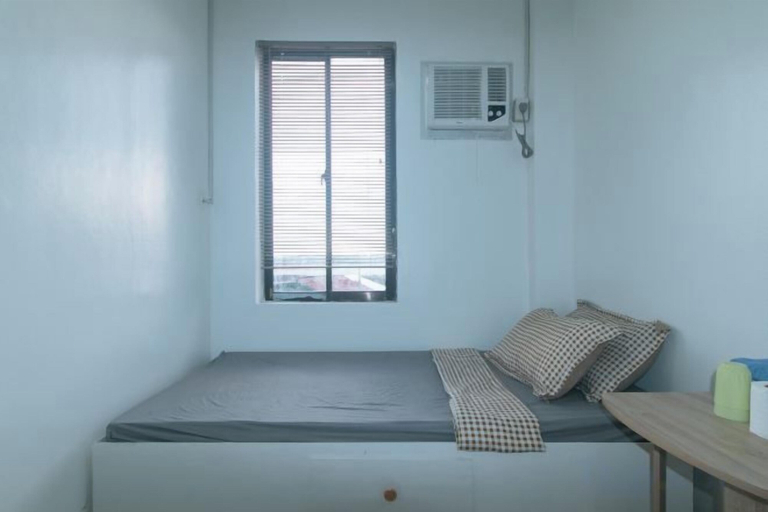 Room 3, Skybox Pension House by RedDoorz, Iloilo City