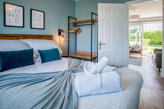 Room 1, Bayview 87 - 2 Bedroom Chalet - Bayview Oxwich, Swansea