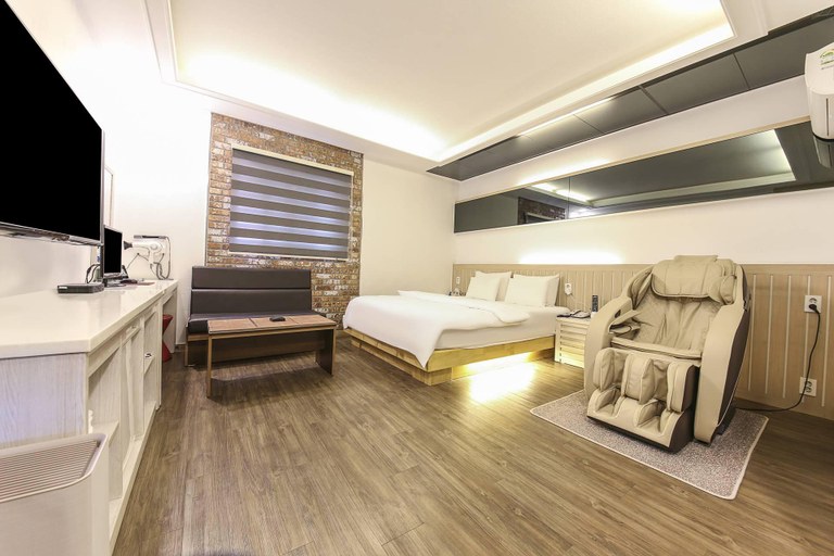 Bedroom 4, Ulsan Mugeo-dong Chicago, Jung