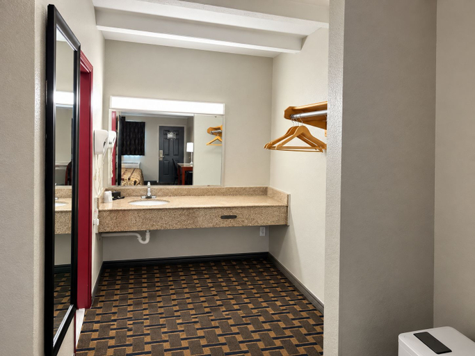 Bathroom 3, expressway inn, Davidson