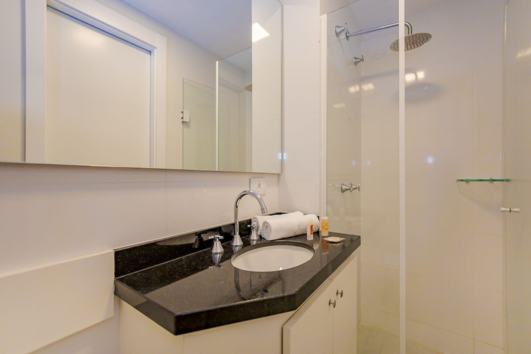 Bathroom 2, Studio no All You Need - All0604, Curitiba