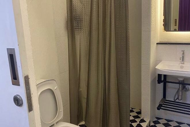 Bathroom 3, Durian Family Hotel, Huai Kwang