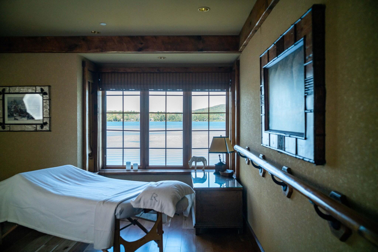 Bedroom, Ripplecove Lakefront Hotel, Memphrémagog