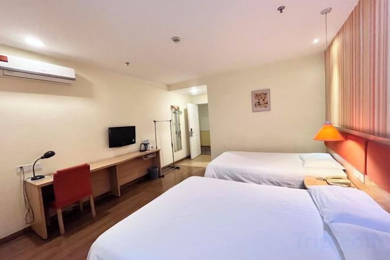 Bedroom, Home Inn (Shanghai Jiading Passenger Transport Center Subway West Station), Shanghai