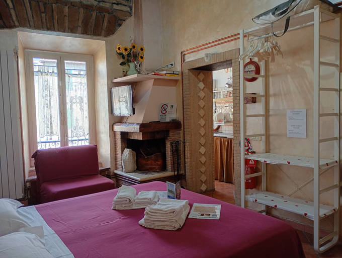 Bedroom 2, La Mensa Ponderaria, Rome
