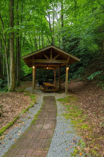 Exterior & Views 2, Smoketree Lodge, Avery