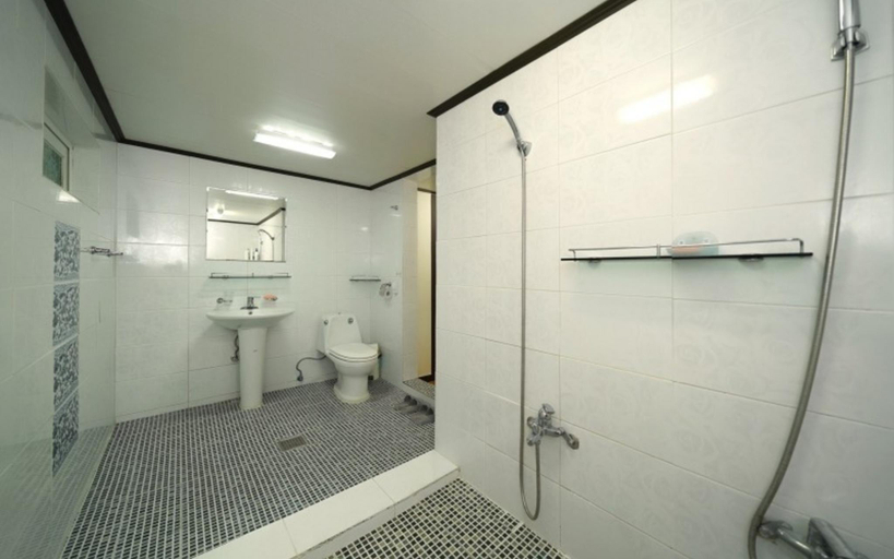 Bathroom, Yangpyeong Arajin Pension, Yangpyeong