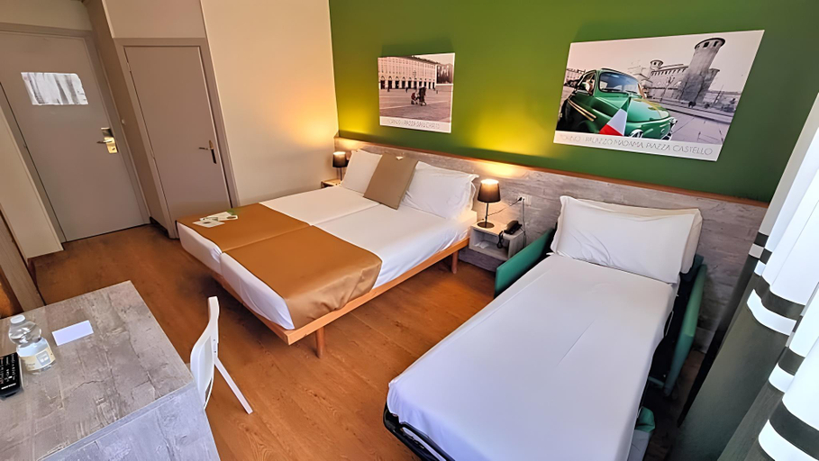 Bedroom 3, Hotel Astoria, Torino