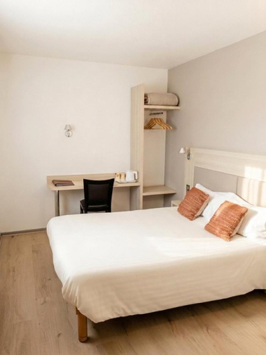 Bedroom, Brit Hotel Confort Deltour Mende, Lozère