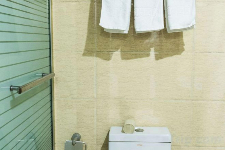 Bathroom 4, Vines Fashion Hotel Lianyungang, Lianyungang