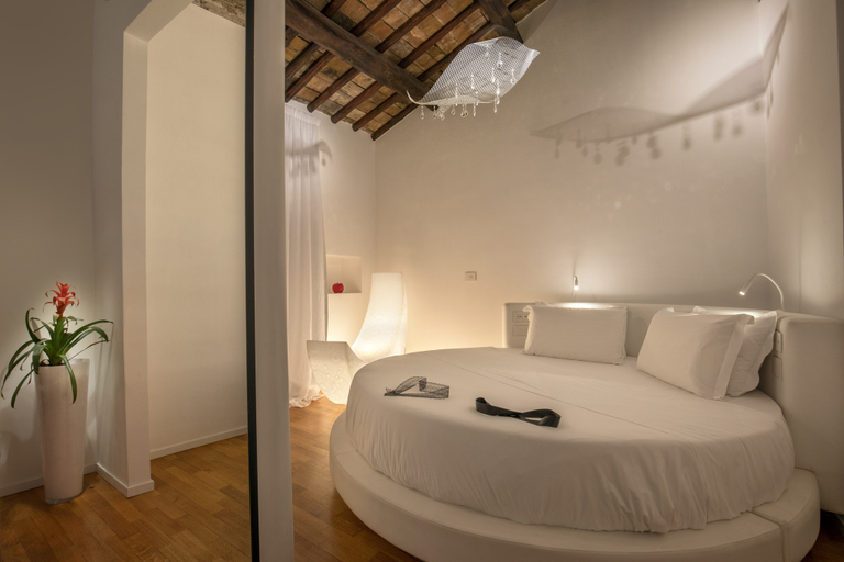 Bedroom 4, SuiteSistina For Brave Lovers, Rome