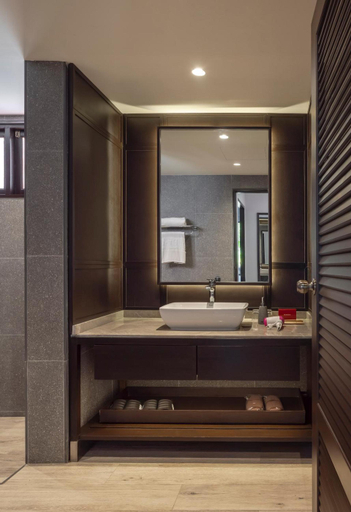 Bathroom 4, Royal Embassy Resort, Phuket Island