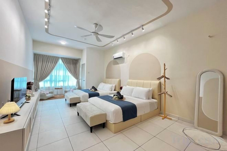 Bedroom 2, Akademik Suite, Moccasin Suite by Antlerzone , Johor Bahru