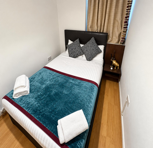 Room 3, Regents Park 4-bed House, Sleeps 8, London