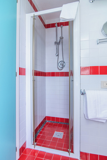 Bathroom 5, Hotel Colombo, Venezia