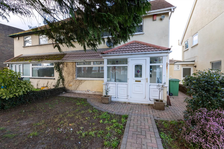 Exterior 4, Spacious Three-bedroom Home With Pool Table, Cardiff