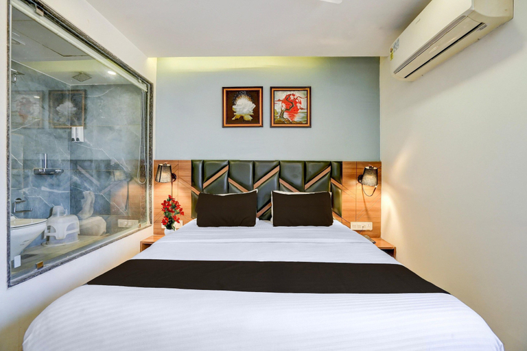 Room 2, Townhouse Vadodara Railway Junction, Vadodara