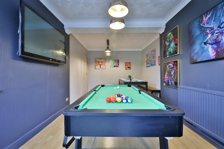 Exterior 3, Spacious Three-bedroom Home With Pool Table, Cardiff