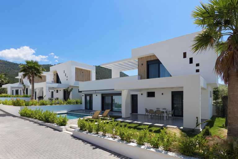 Exterior & Views