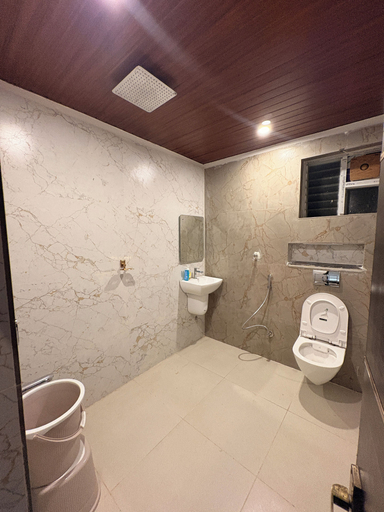 Bathroom 2, 5th Avenue, Visakhapatnam