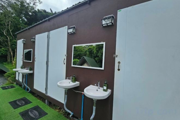 Bathroom 4, Nahm Khao Sok Hostel and Camping, Phanom