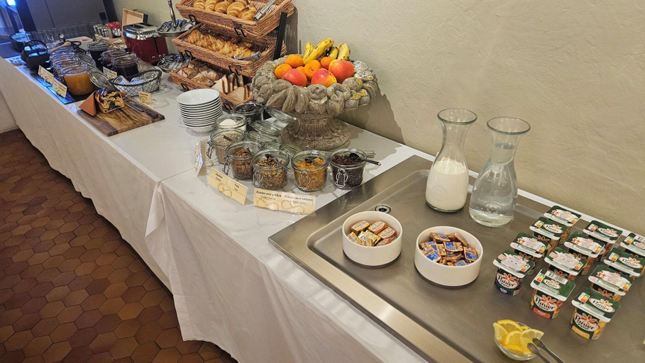 Food & Drinks 5, Burrhus, Vaucluse