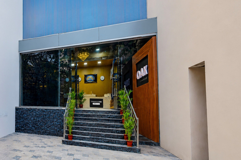 Reception 5, Super Townhouse OAK Banjara Hills, Hyderabad