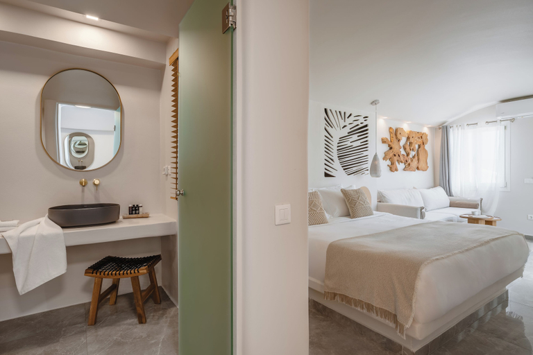 Bedroom 2, Breaq Santorini - Margarita Hotel, South Aegean