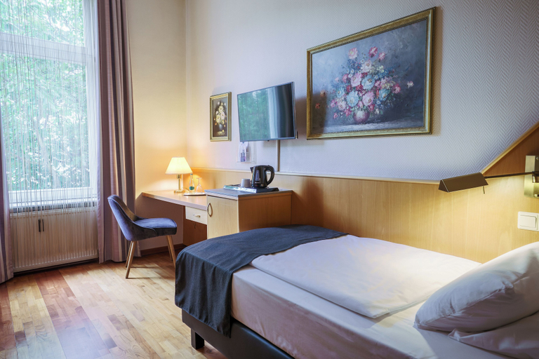 Bedroom 4, Komfort Hotel am Kurpark, Hochtaunuskreis