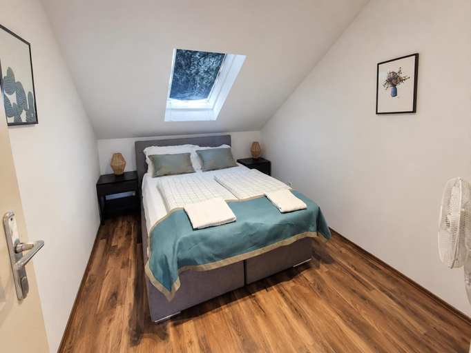Room 3, 2BR Apt Next to Vienna Vibrant Center, Wien