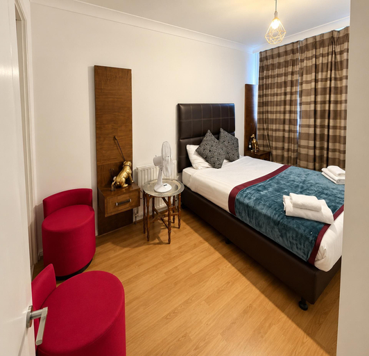 Room 5, Regents Park 4-bed House, Sleeps 8, London