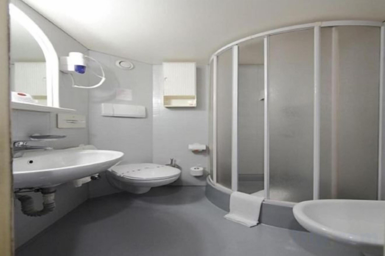Bathroom, Jaz Crown Prince Nile Cruise - Every Monday from Luxor for 07 & 04 Nights, Luxor
