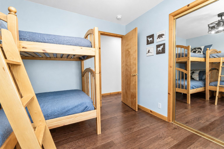 Bedroom 3, The Grizzlies Den, San Bernardino