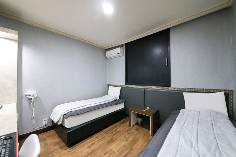 Bedroom 3, Donghae DQ, Donghae